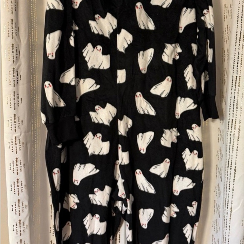 torrid Black Ghost Print Plush Zip-Up Pajama Onsie size 5/6 - Picture 2 of 2